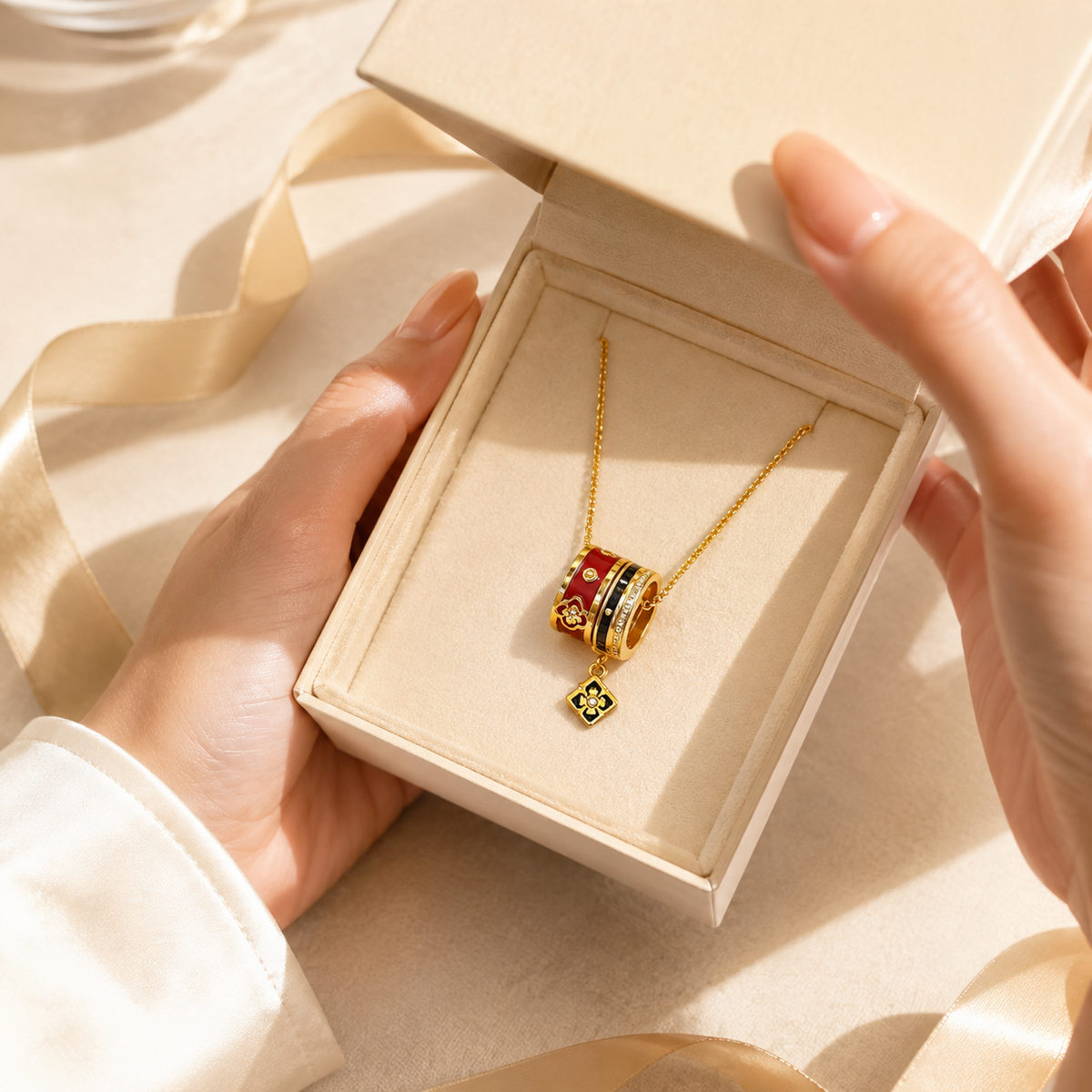 Multi-faceted Double-Ring Clover Necklace