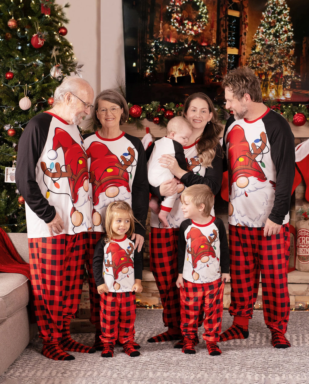 Christmas Family Matching Santa Print Raglan Sleeves Pajamas Sets with Christmas Socks (SGS Certied Safety) Red