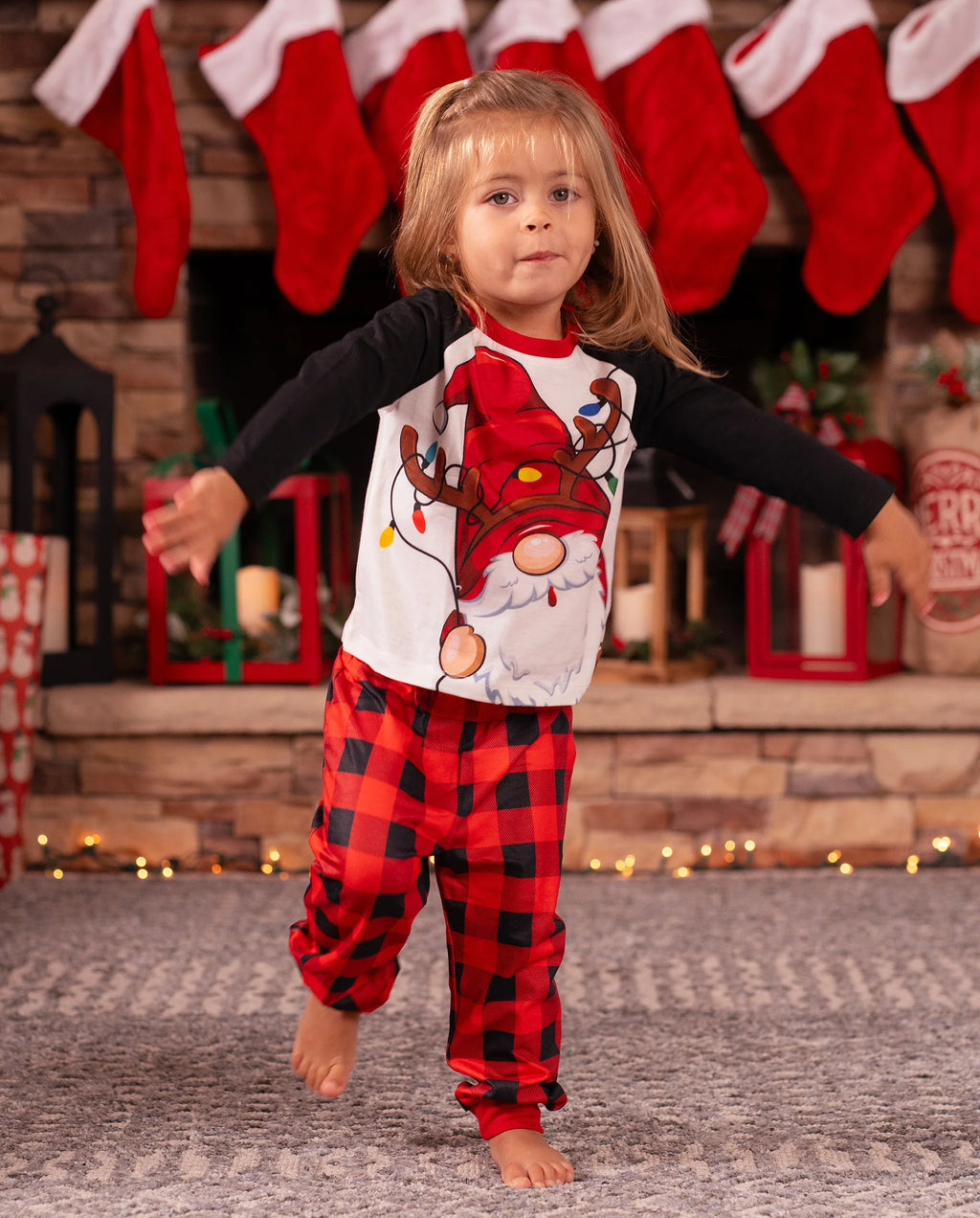 Christmas Family Matching Santa Print Raglan Sleeves Pajamas Sets with Christmas Socks (SGS Certied Safety) Red