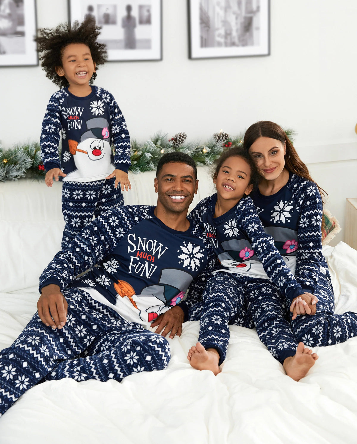 Frosty The Snowman Christmas Fleece with Snowflake Print Pajamas Sets with Christmas Socks
