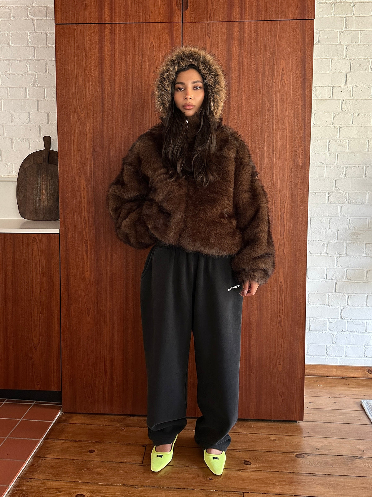 Women’s Relaxed Faux Fur Zip-Up Jacket – Dark Brown