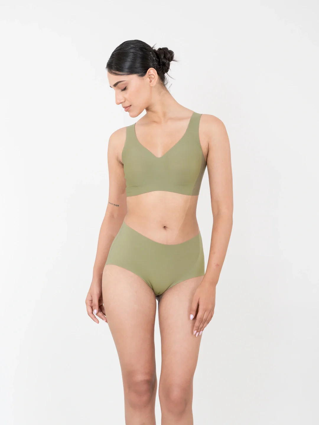 Buy 2, Get 1 Free。Skyn Seamless Panty