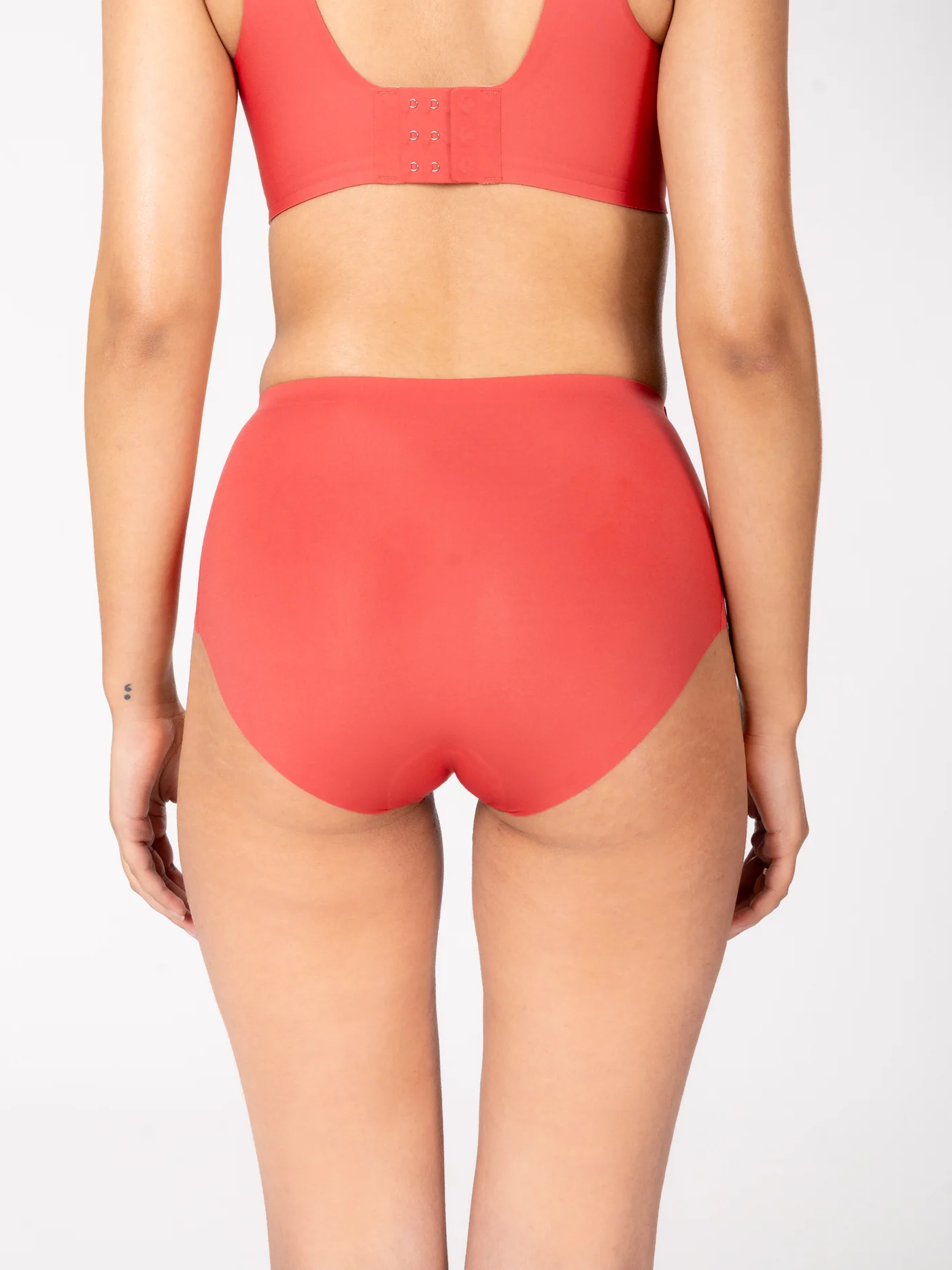 Buy 2, Get 1 Free。Skyn Seamless Panty