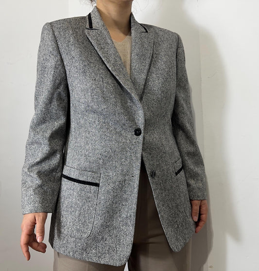 Classic Gray Structured Blazer – Minimalist Workwear Jacket for Women