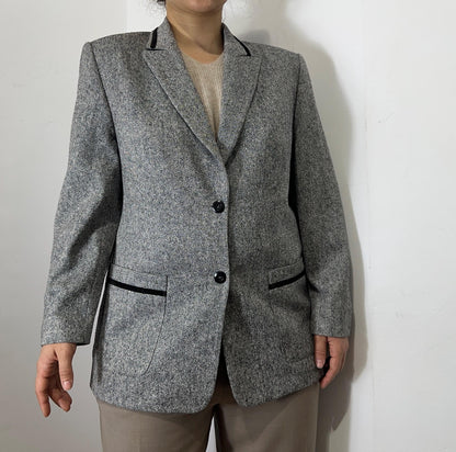 Classic Gray Structured Blazer – Minimalist Workwear Jacket for Women