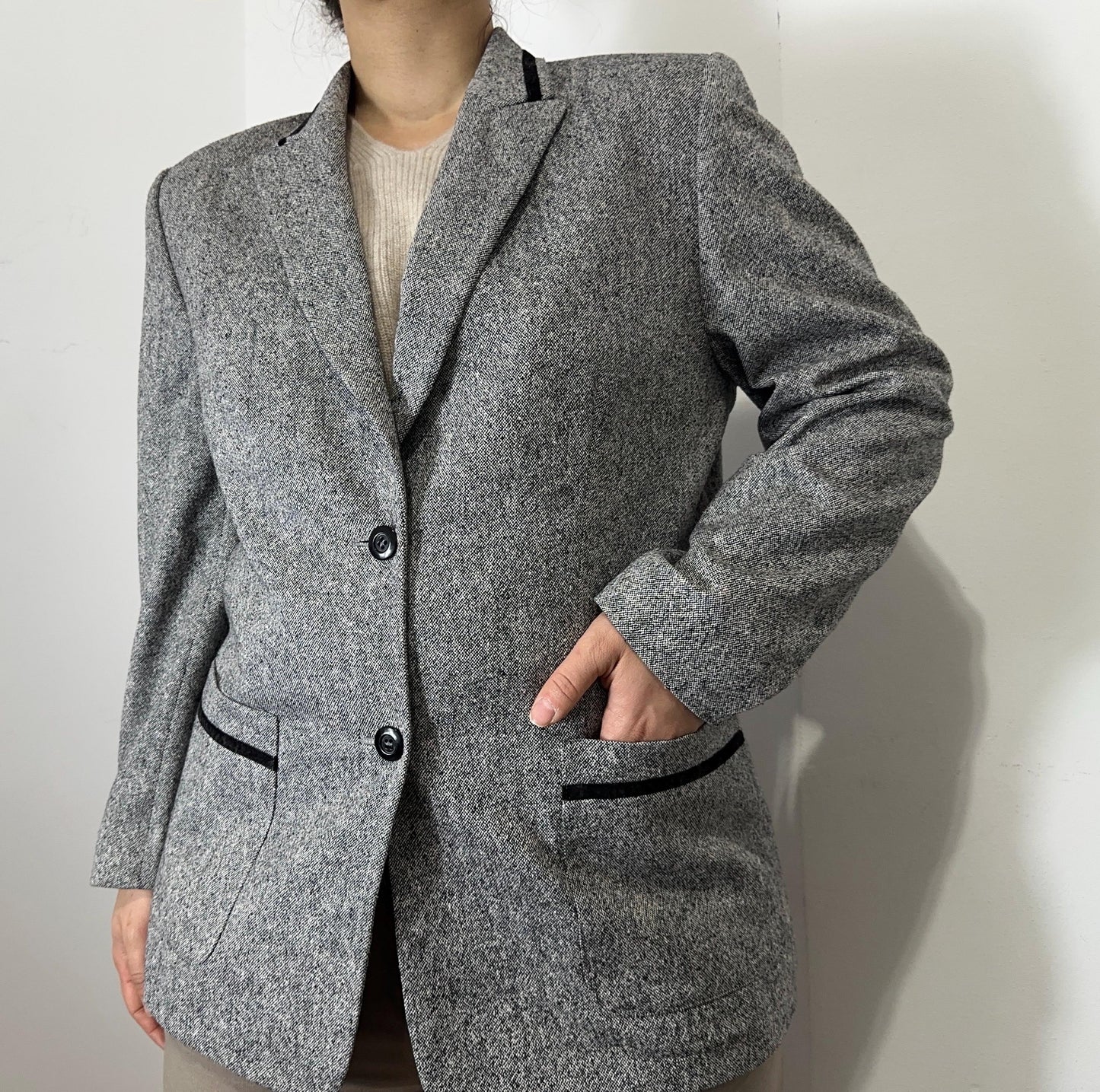 Classic Gray Structured Blazer – Minimalist Workwear Jacket for Women