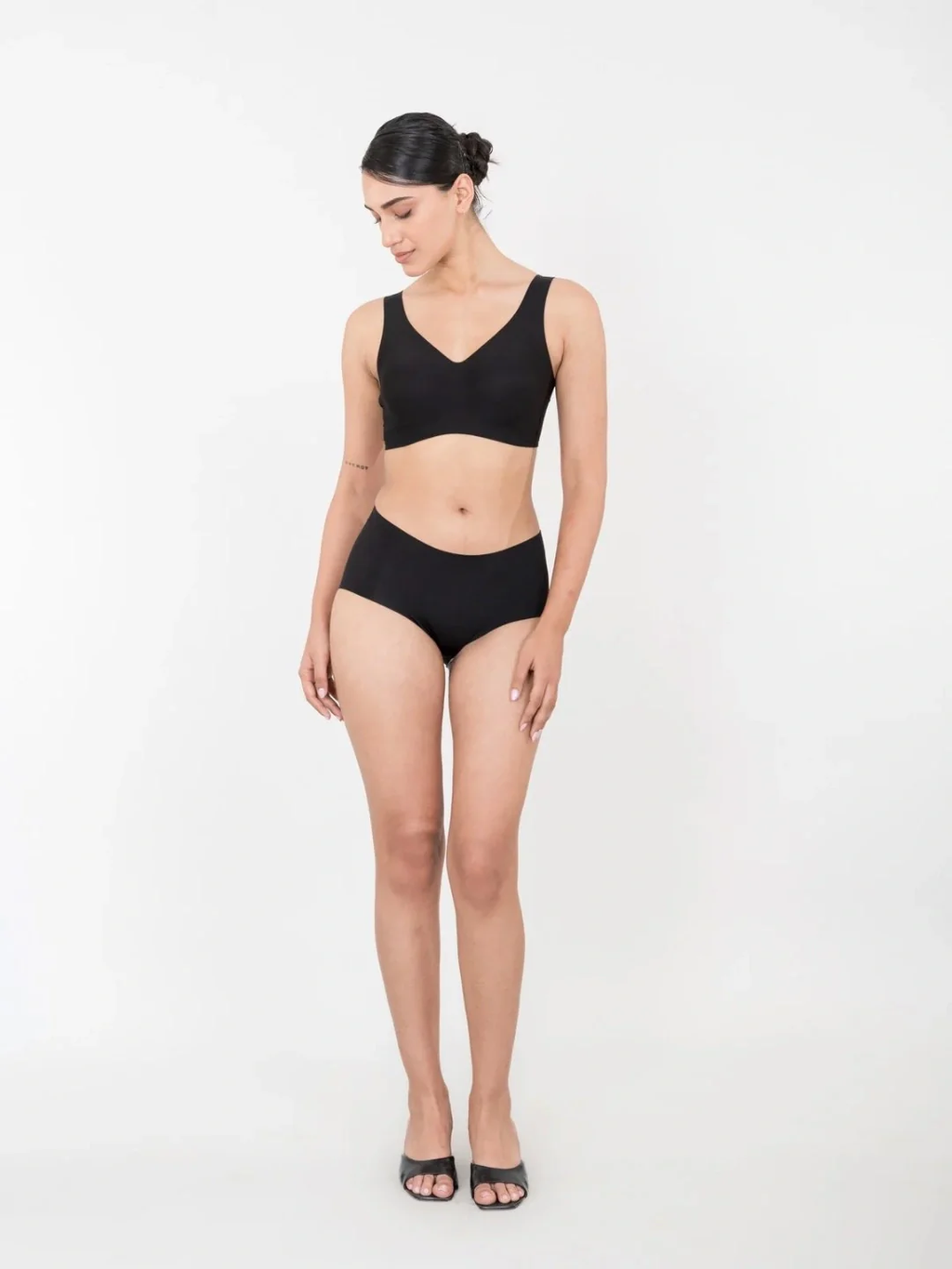 Buy 2, Get 1 Free。Skyn Seamless Panty